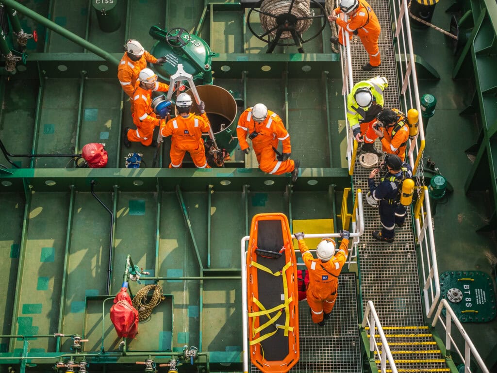 Piotr_Osowicki_UniTankers_QHSE_Seafarer_Drill_EnclosedSpaceRescuetraining